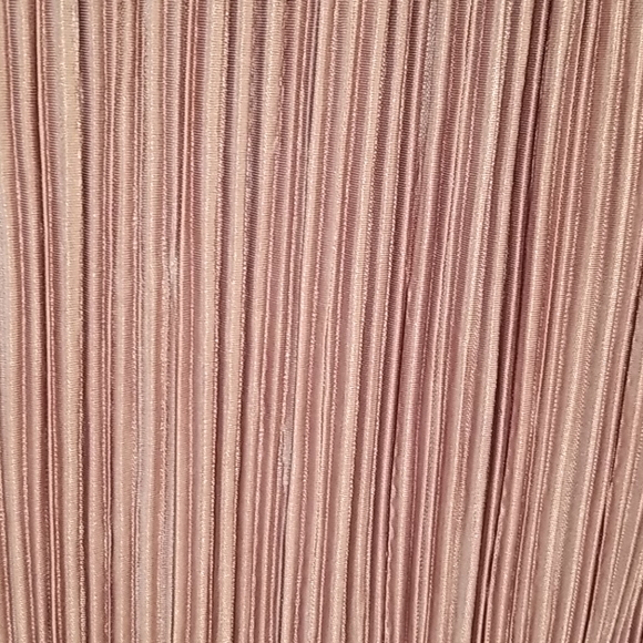 Everleigh Dusty Mauve Pleated Sleeveless Top in XL - Picture 5 of 9